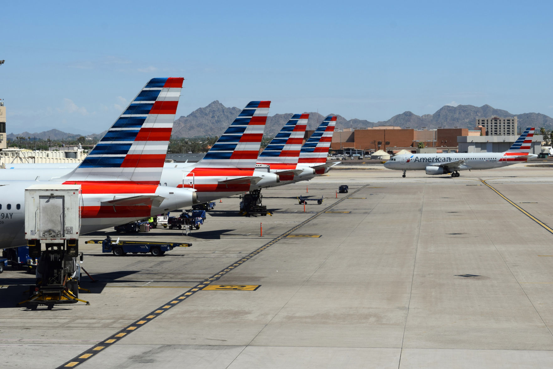 BIZ-AMERICAN-AIRLINES-OUTSOURCING-DMT